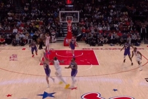 就是没办法!杜兰特弧顶再遭包夹 又险些失误