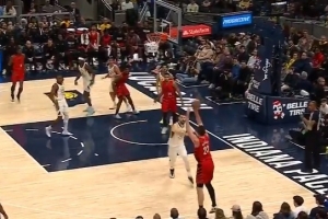 拦不住了!克林根自信出手压哨三分命中 次节过半就砍下21分了!