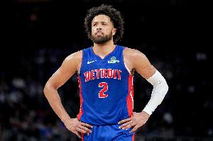 解说:坎宁安患有气胸 这是需要静养的 赛季末了永远是健康第一