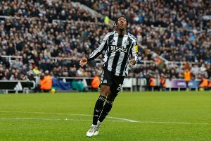 欧冠淘汰赛阶段,伊兰加成第3位在诺坎普梅开二度的客队球员