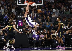 官方:尤班克斯接受左手尺侧副韧带撕裂修复手术 本赛季报销!