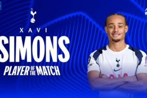 梅开二度,欧冠官方:哈维·西蒙斯当选热刺3-2马竞全场最佳球员