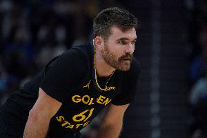 没办法中的办法了!斯潘塞各种硬解 半场7中4&三分2中2拿到10分