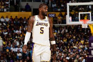 率先发力!艾顿接球转身勾手再中 半节4中3贡献6分