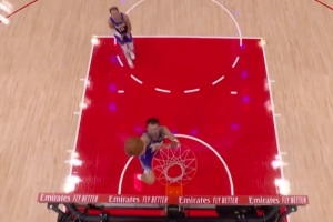 这不扣一个?东契奇快攻无人防守庶民上篮得分 自己都笑了