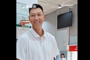 好久不见！易建联现身深圳 出席旗下薪火阵营活动