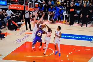 年轻十岁能进!詹姆斯今日唯一打铁 是来自申京+伊森的包夹