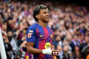 18岁248天!亚马尔超越姆巴佩成欧冠历史上进球上双最年轻球员