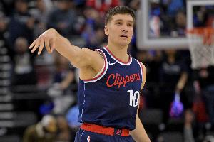 还是可以用的!博格丹替补9中6&3记三分拿下16分1板1助