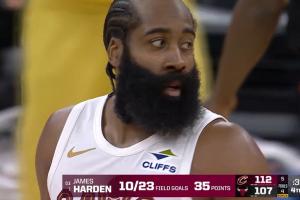 就问你关键球硬不硬!哈登急停拔起中投杀死比赛!