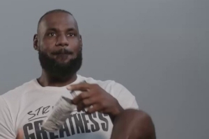 詹姆斯:我也收藏球星卡 我会收藏自己或乔丹便士魔术师杜库的卡