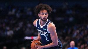 右脚手术赛季报销!莱夫利:现在能扶着拐杖走路了 不会急于求成