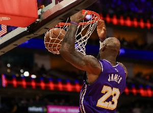 詹姆斯背靠背两场比赛合计26中21 命中率高达80.8%