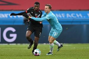 德天空:药厂中卫塔普索巴计划今夏转会,目标是加盟英超