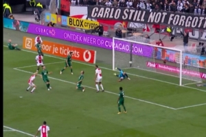 关键先生!阿贾克斯社媒纪念安东尼四年前绝杀费耶诺德