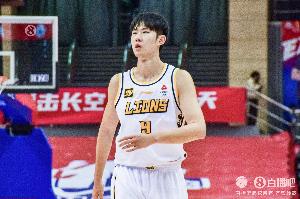 内外开花!赵嘉仁10中5拿到17分5板 三分7中3