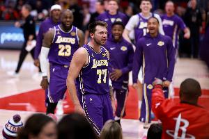 连续四场拿下!湖人关键时刻战绩飙升至21胜6负 联盟独一档