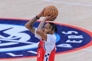 高效表现!小德里克·琼斯上半场6中4&3罚3中 砍下12分3板3助