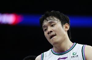 小丁退役!媒体人:时间从25岁一转眼就到了33岁 8年像被偷走一样