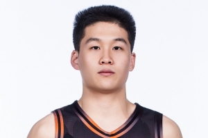 王证:我对CBA充满了向往&会更加努力 身体对抗和防守需要提升