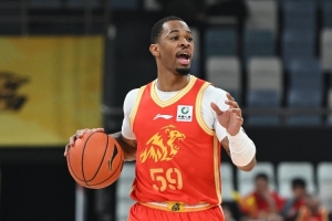 能冲击还能串联！塔克半场10中6拿下16分6助1断