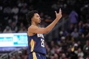 火力全开！墨菲17中9&三分11中5贡献球队最高27分 另有5板2助1断