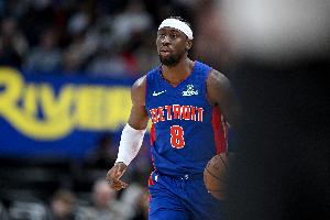 奥萨尔打趣:勒韦尔总说他是队里最会传球的 我不敢苟同我还在这