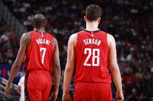 火媒:人们总是讨论火箭的争冠前景 但真正要讨论的是能否过首轮