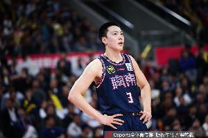 状态太一般!胡明轩7中2仅拿6分2板2助1帽 3次犯规