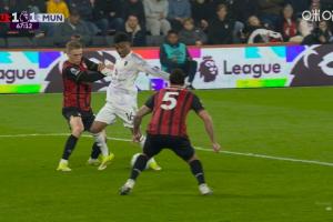 认为裁判双标!邮报:曼联将向裁判机构提出申诉 对VAR失误很愤怒