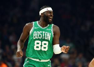 相当好用!奎塔4中4&罚球4中4得12分 抢11篮板&其中4前场板