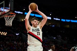 真挺强!克林根半场16分钟 9中7砍下17分11板3助2帽&抢4前场板