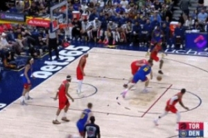 真是打不动!约基奇单打珀尔特尔被直接抢断 巴雷特快攻上篮得手