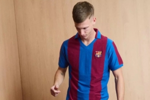 每体:西甲第31轮各队将穿复古球衣,耐克产能不足巴萨球衣还得等