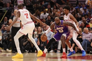 范弗里特:湖人对我们的包夹奏效了 我们没让对手付出代价