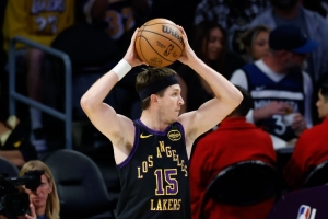 阿里纳斯：里夫斯是典型合同年打法 赛季初刷数据 赛季末避免受伤