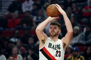 一点不虚戈贝尔!克林根两分球8中8砍21分12板4助3帽 送致胜抢断