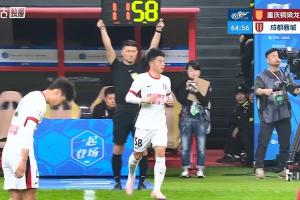 比赛第64分钟,韦林顿受伤无法坚持,廖荣祥替补登场