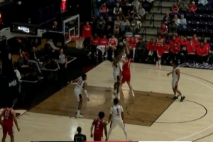 持续输出!杨瀚森持球强攻 对抗防守单脚起跳抛投得手