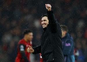 伊劳拉生涯8次面对曼联均保持不败，球员时代2胜+执教后2胜4平