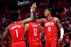 KD：阿门和小贾的表现对球队意味着很多 期待他们更上一层楼