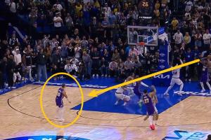 射手的自我修养!肯纳德接球前非常悠闲地整理了护臂 后稳稳命中