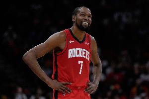 老A8也是A8!杜兰特下快攻滑翔双臂劈扣 拿下本场个人首分