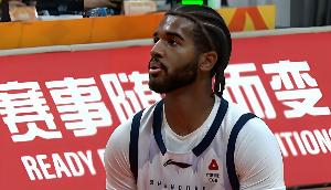 鲁媒:克里斯对阵天津时出现手指骨裂伤情 预计将会缺席三周左右