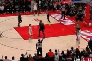 历史性时刻!杜兰特外线三分命中 得分榜上超越乔丹