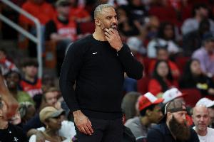 媒体人:乌度卡上赛季封神本季被怒喷 教练水平根据球队状态浮动