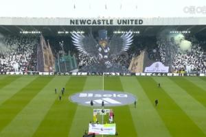 喜鹊撕咬黑猫!东北德比赛前,纽卡主场展示超震撼tifo!