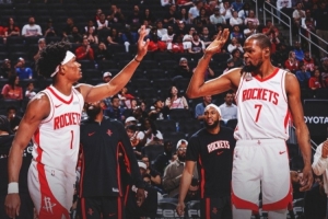 两大男主角!火箭赢球海报封面:里程碑的阿杜+绝杀的阿门