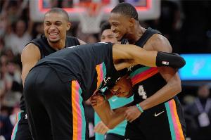 高歌猛进！马刺大胜步行者喜提五连胜 近23场豪取21胜2负！