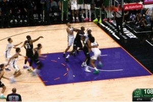 没玩好!古德温罚球故意不中但篮板被雄鹿抢到时间走完